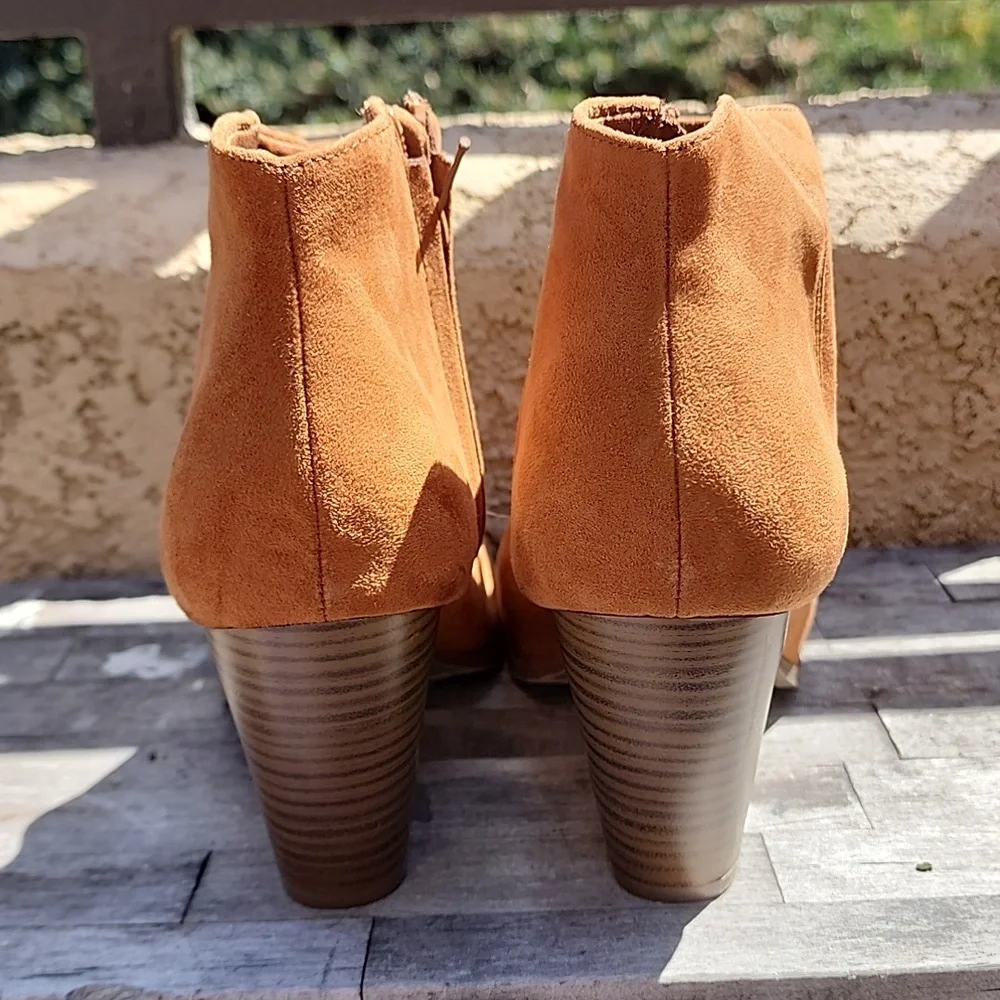 Old Navy Heeled Boots Tan Size 10